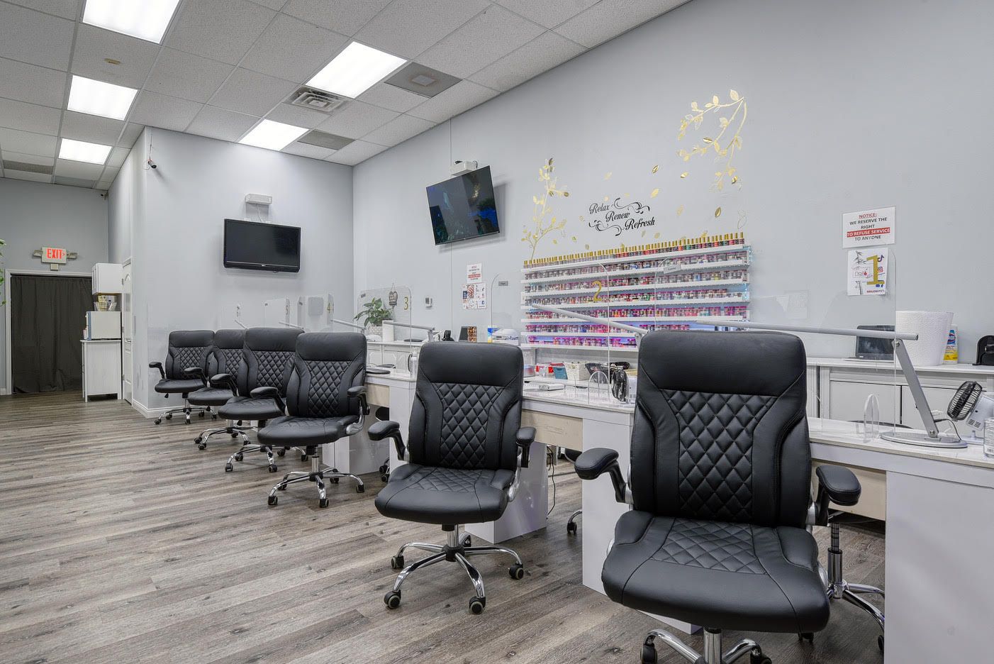 Nail Envy Spa Manicure Station, St. Louis MO 63127