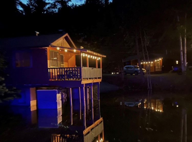 Gallery Lakeside Heffley Hideaways