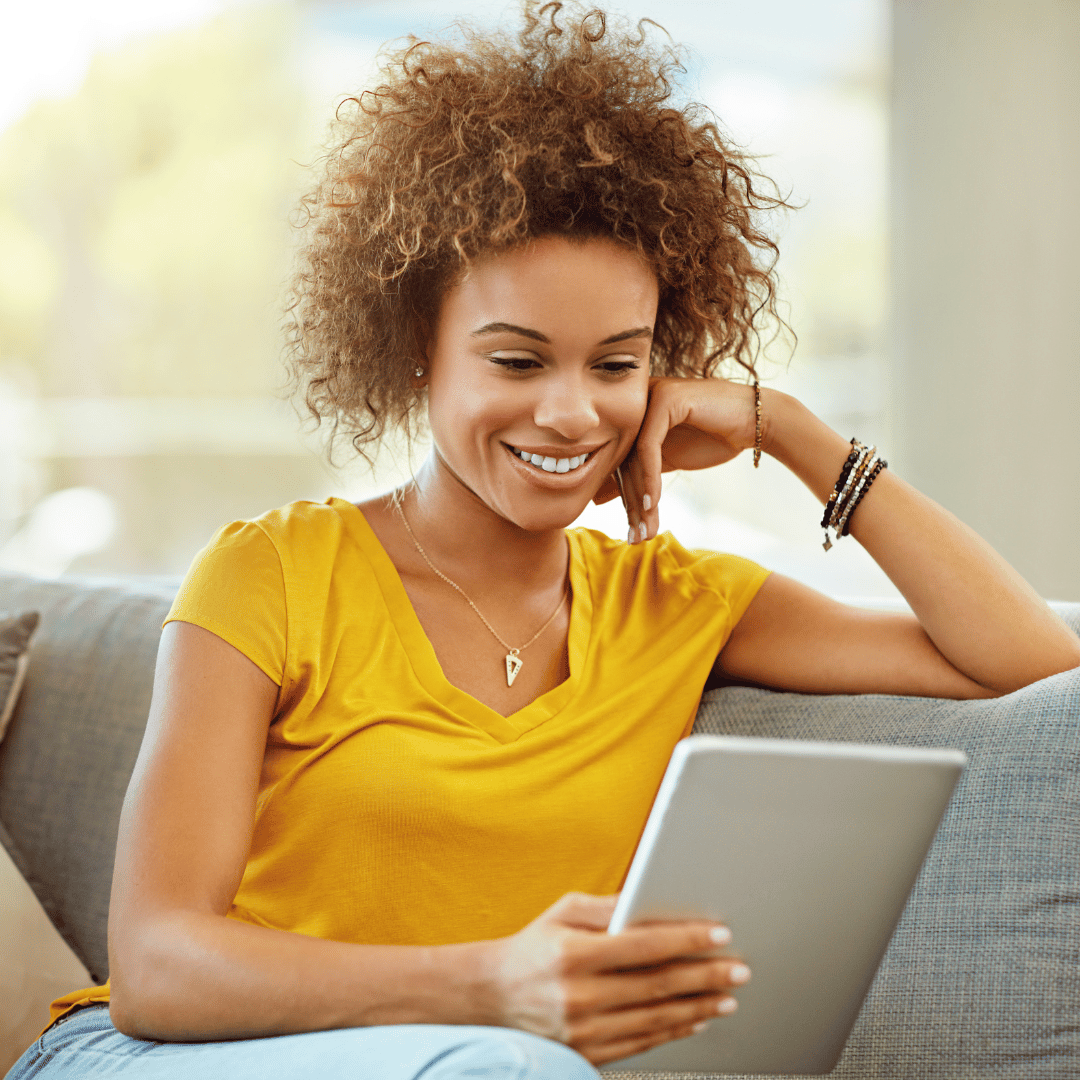 girl reading online magazine