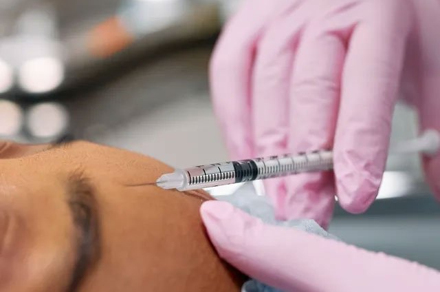 needle injecting forehead