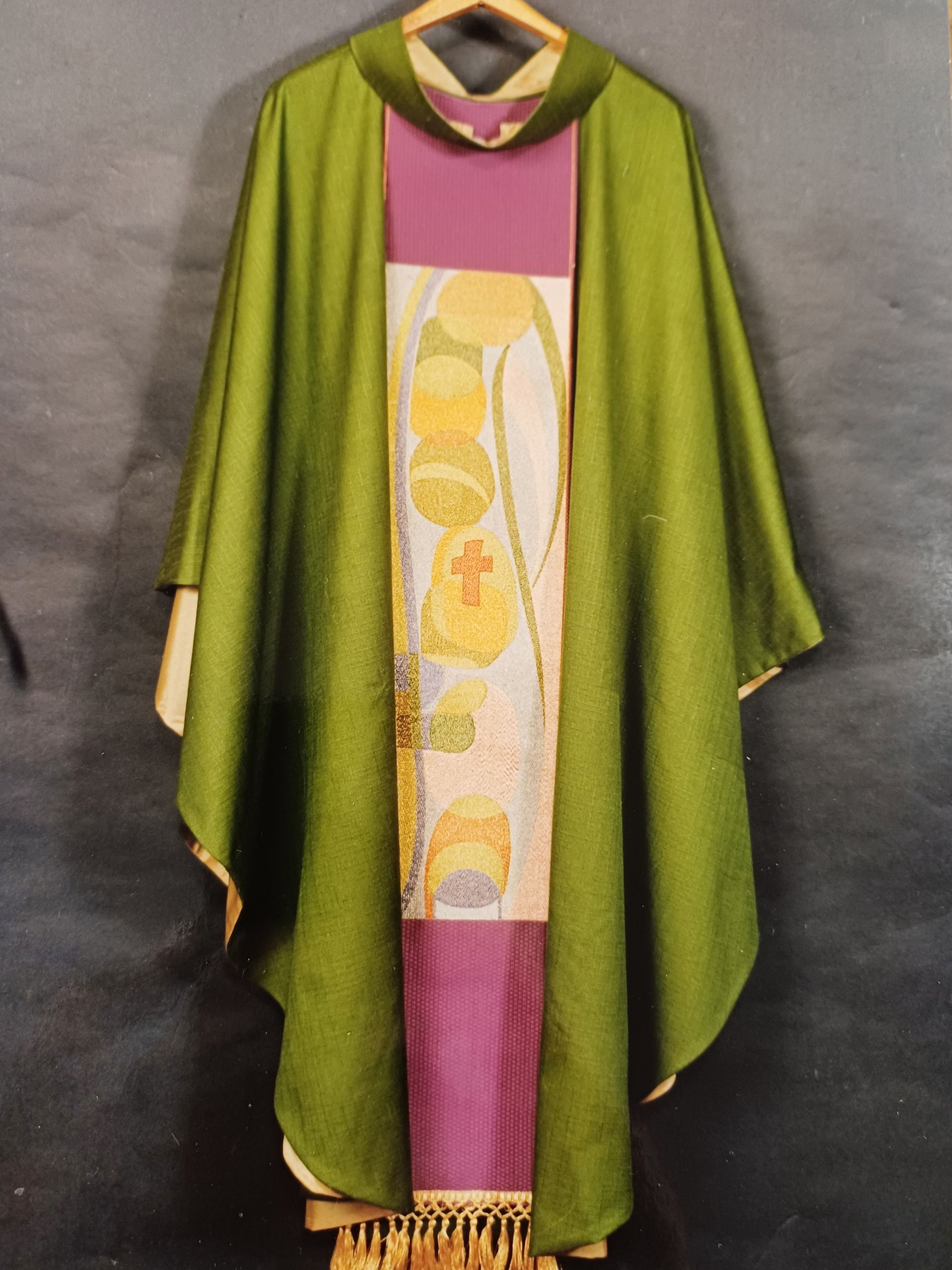 Casula verde stolone ricamato pieno