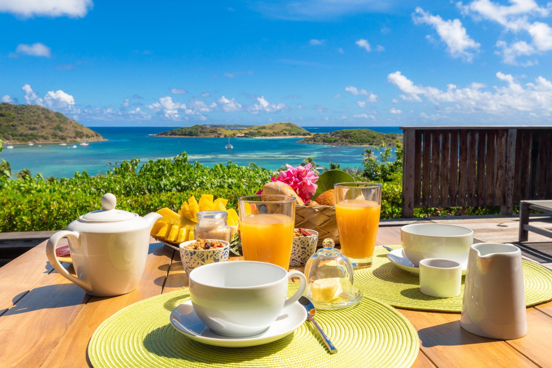 Karibuni Boutique Hotel - Spacious luxury Sea View Premium Suite with private pool, intimate patio... and breakfast included