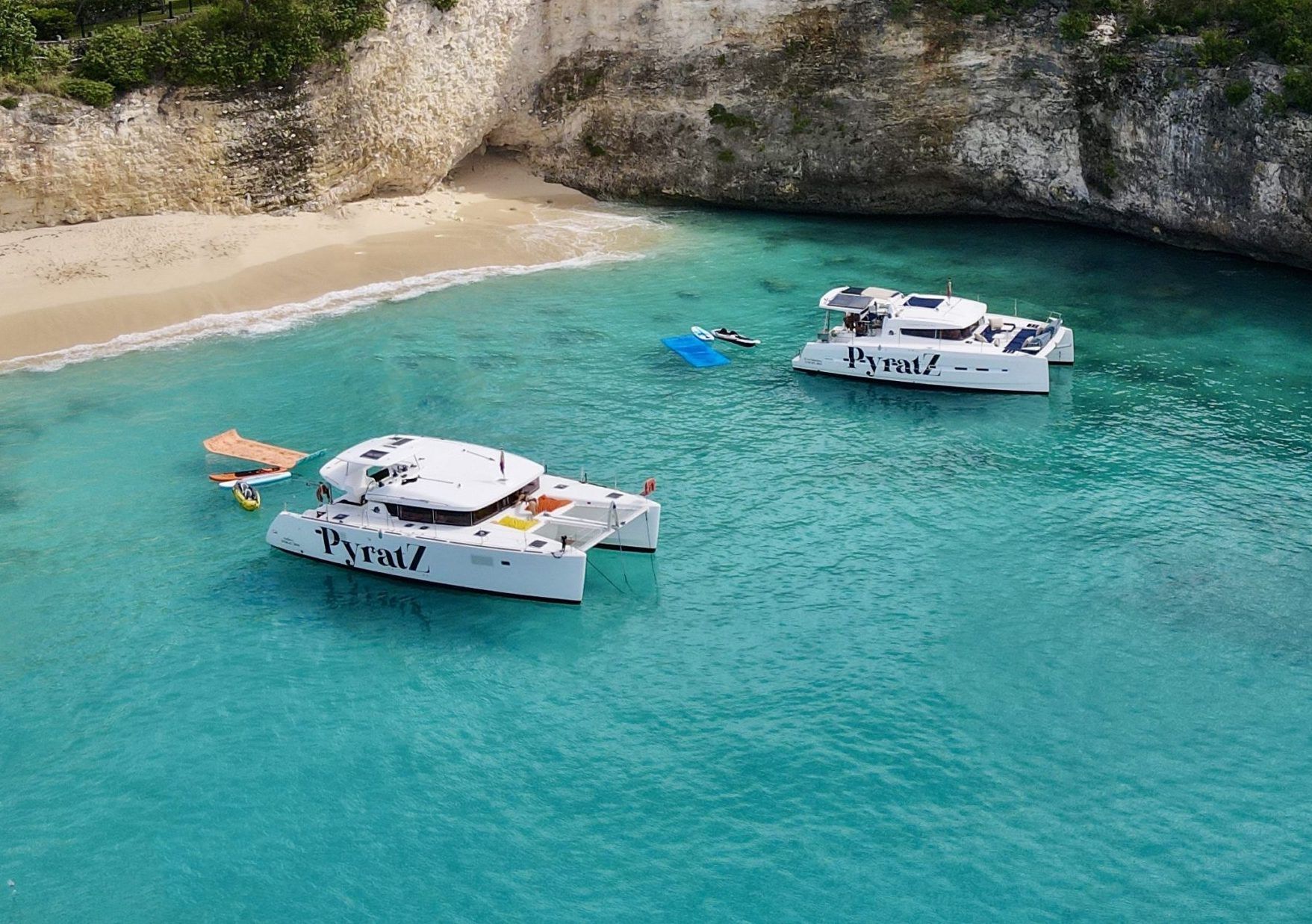 St Martin - Motorboat day cruises in the caribbean sea