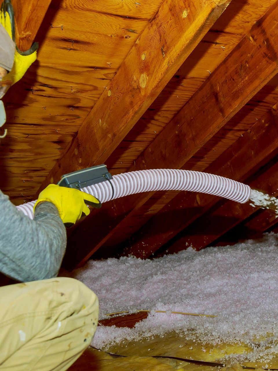 blown insulation spraying