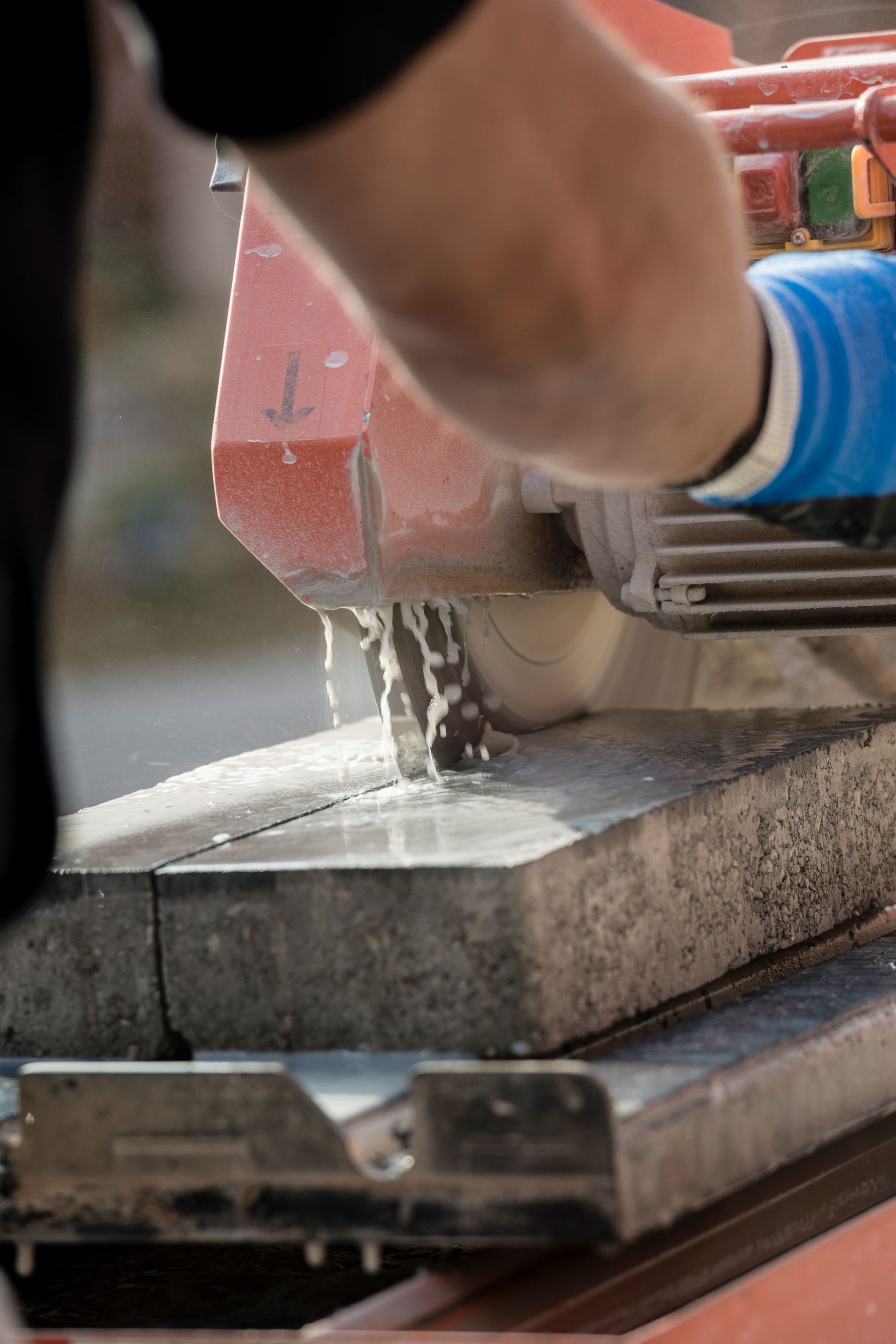 using angle grinder to cut concrete