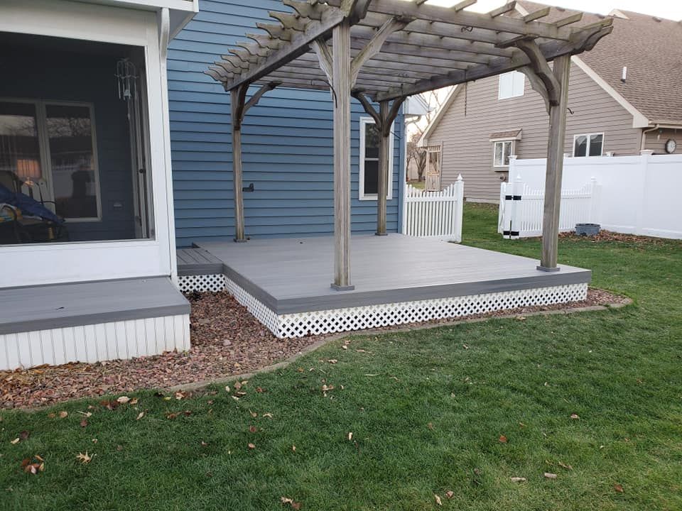 Custom deck builder near Bourbonnais, IL