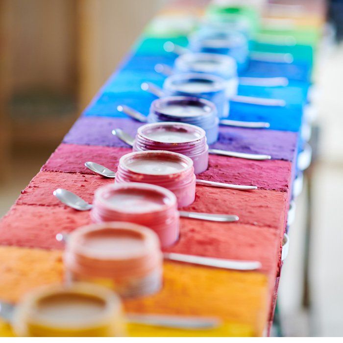 Farbenpalette im KunstTherapieRaum Farbenpalette im KunstTherapieRaum