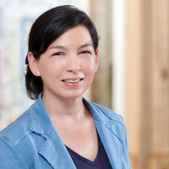 Portrait Nilüfer Artam, Kunsttherapeutin Portrait Nilüfer Artam, Kunsttherapeutin