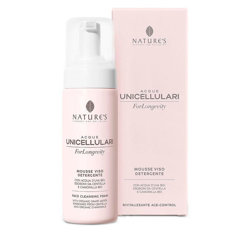 Mousse soffice e delicata che deterge, rimuove trucco e impurità e prepara la pelle ai trattamenti successivi.
