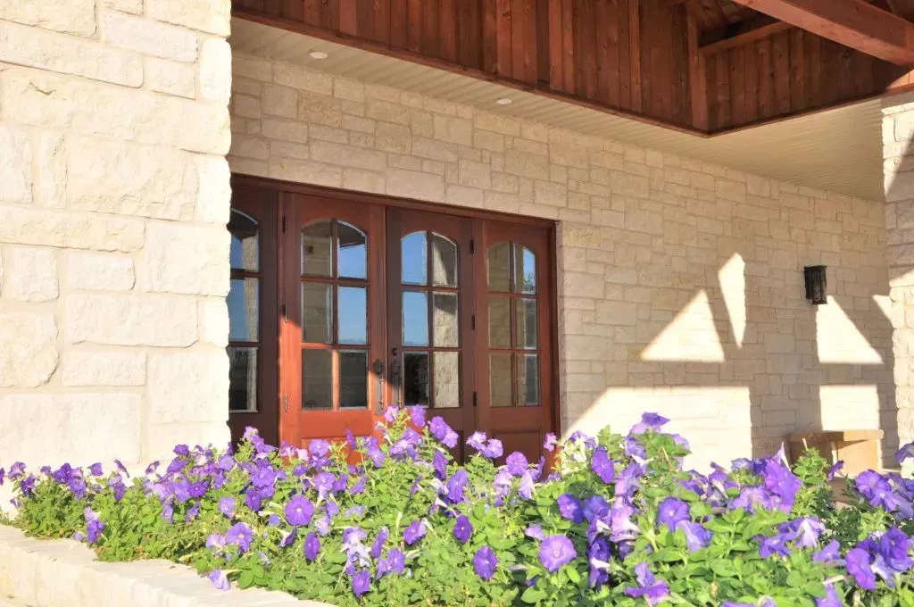 Waco Memorial Funeral Home, Cemetery & Cremations Near Lacy Lakeview, TX