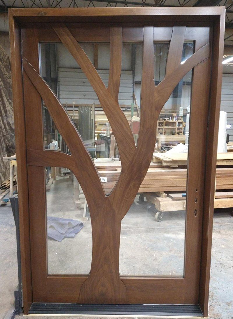 Pivot door with a tree