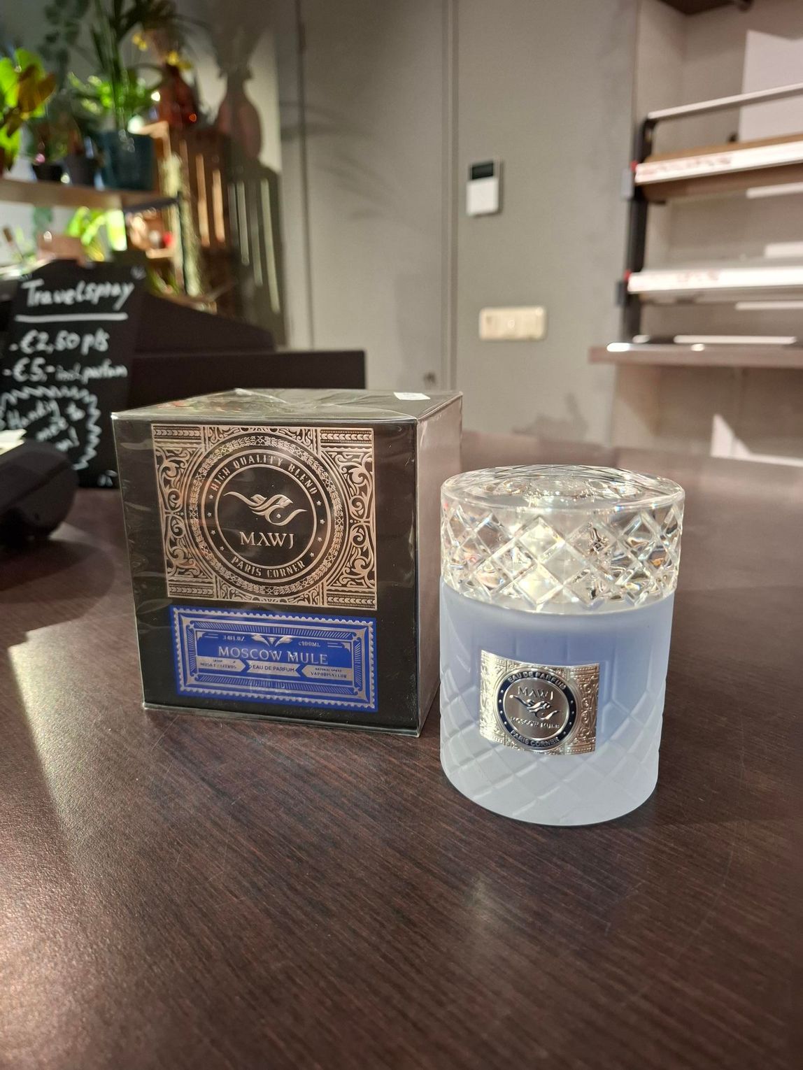 Een doos en een fles van Nasomatto's parfum