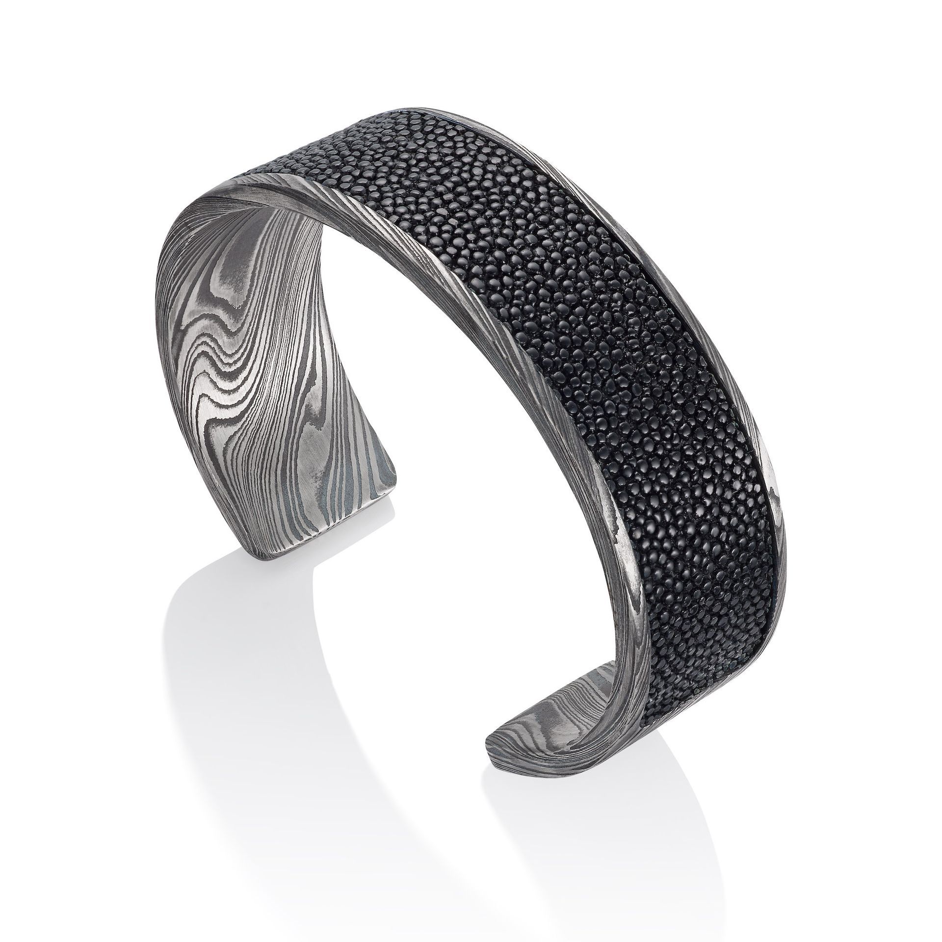 Damascus cuff with black stingray inlay