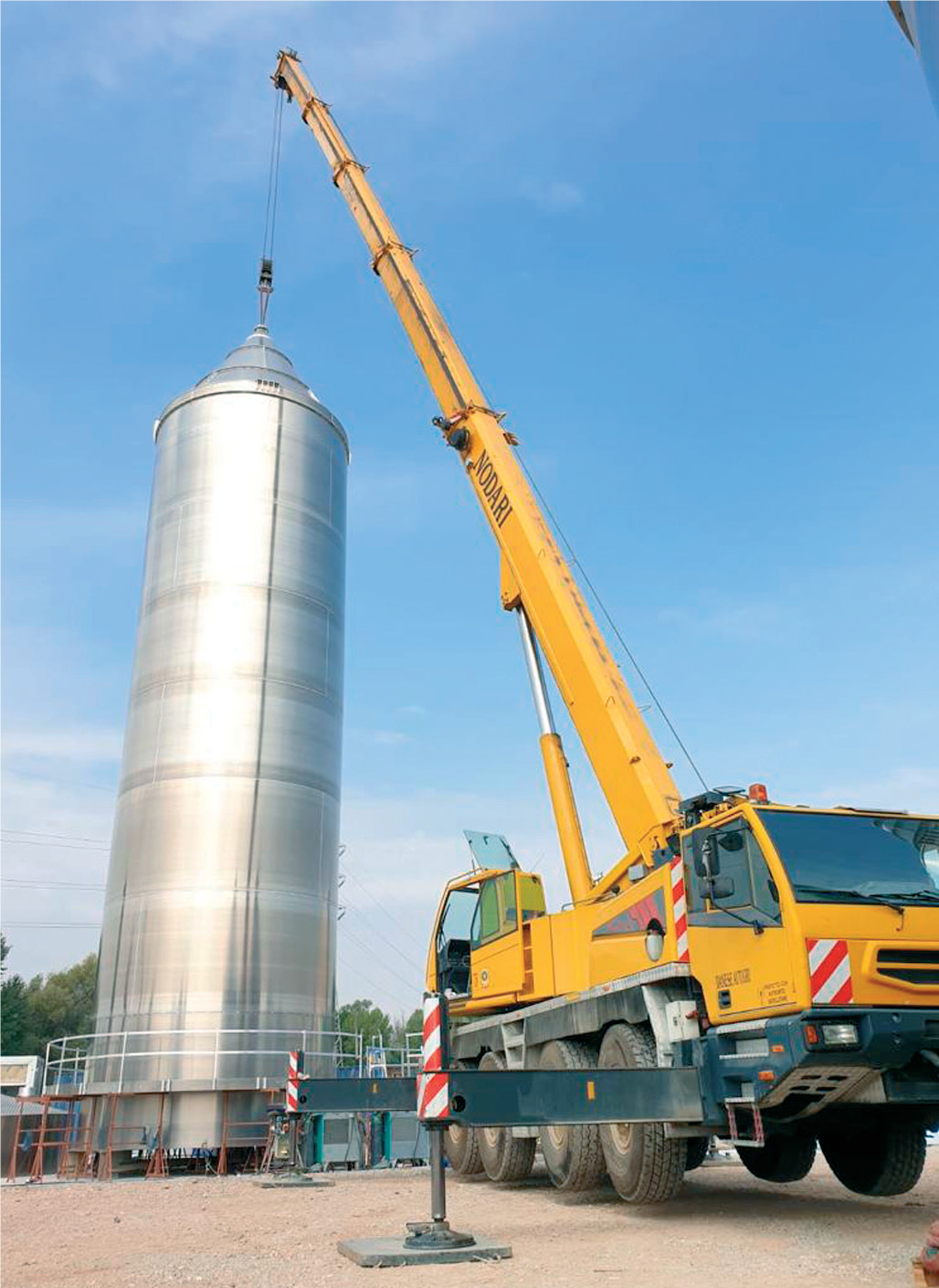 220 ton demag