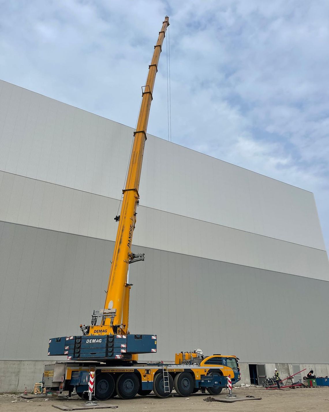 220 ton demag