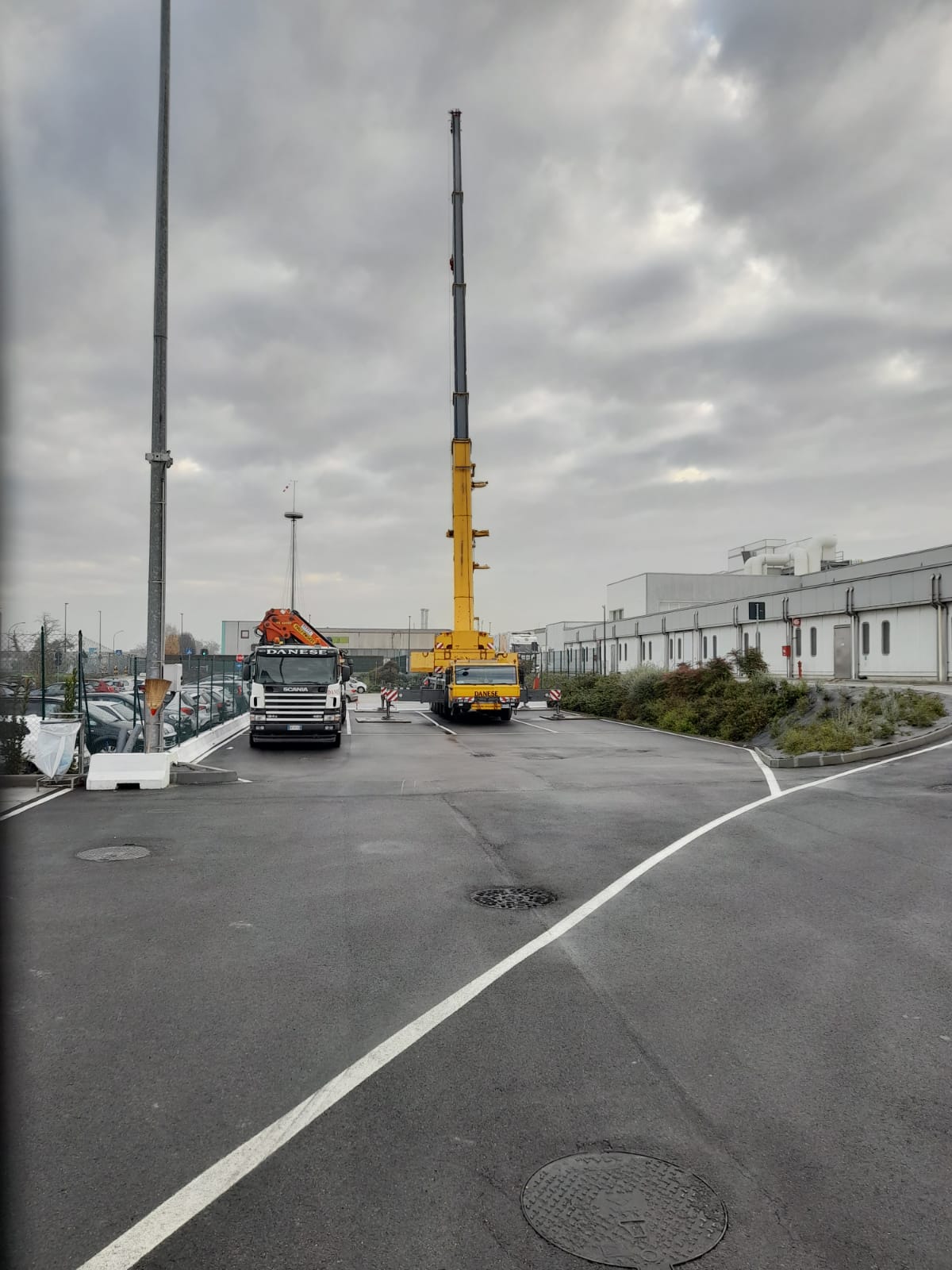 220 ton demag