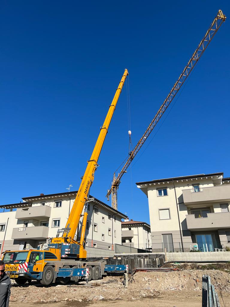 220 ton demag