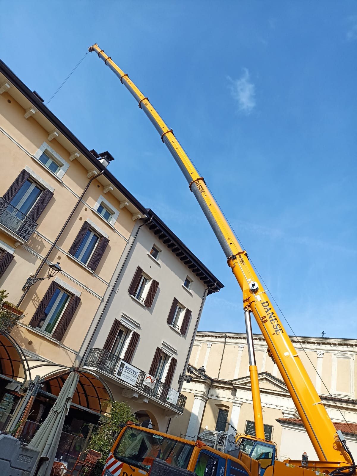 220 ton demag