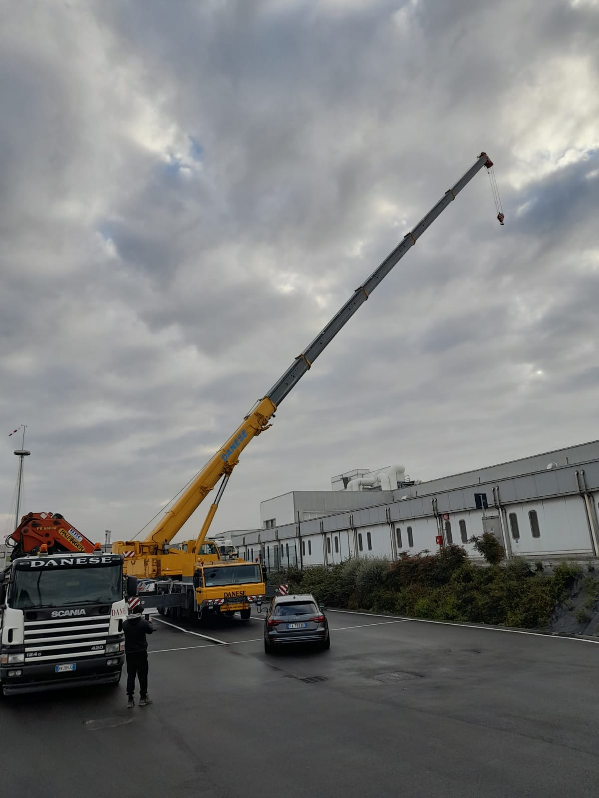 220 ton demag