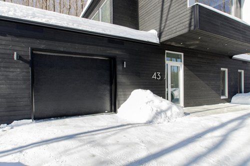 Maison avec installation électrique extérieure