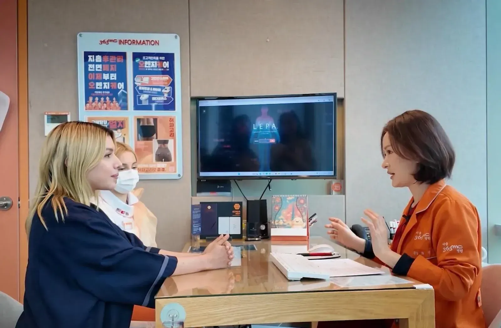 365mc international desk with an interpreter