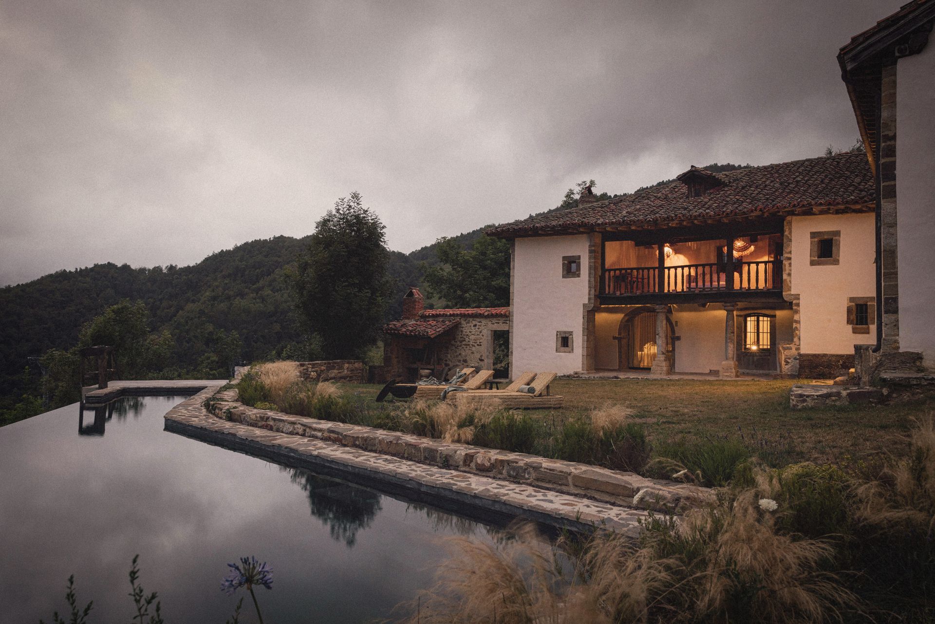 Residencia de lujo en Asturias con decoración Wabi Sabi