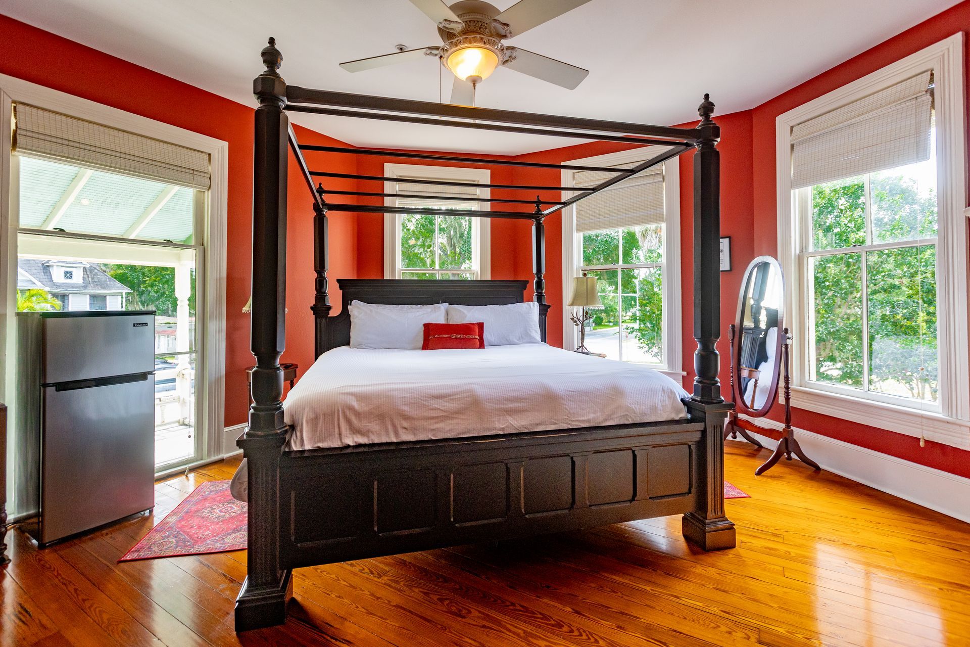 The beautiful Camellia Rose Inn - the best hotel in Gainesville, FL.