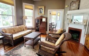 Beautiful Historic 1 Bedroom Apartment