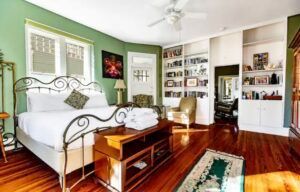 Beautiful Historic 1 Bedroom Apartment