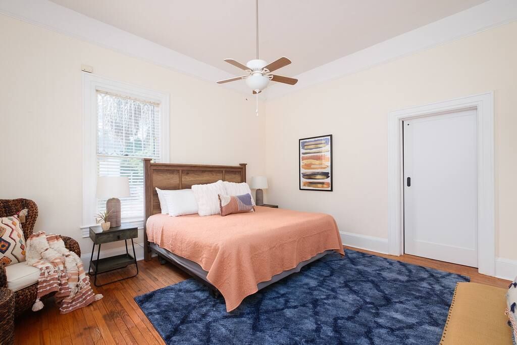 Newly Refurbished Cheerful Downtown Duplex in Gainesville FL