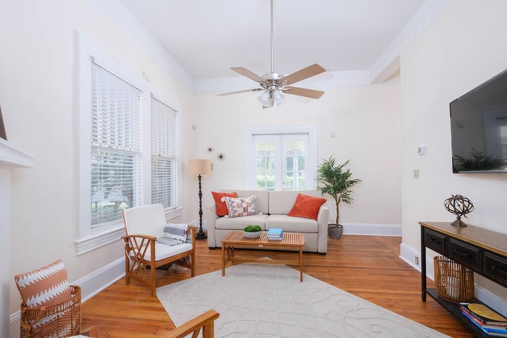 Newly Refurbished Cheerful Downtown Duplex in Gainesville FL