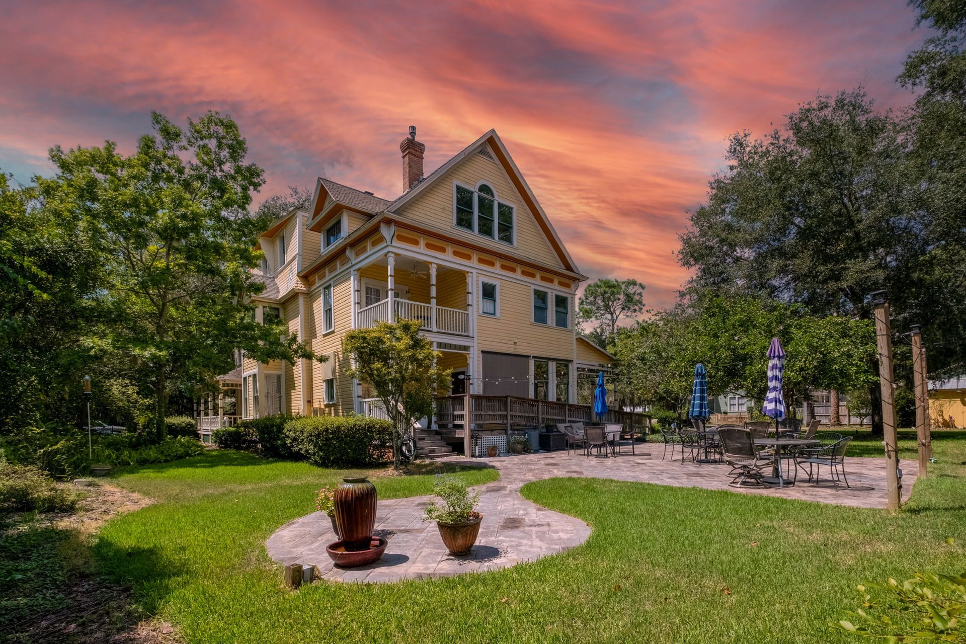 Outdoor space a The Laurel Oak Inn