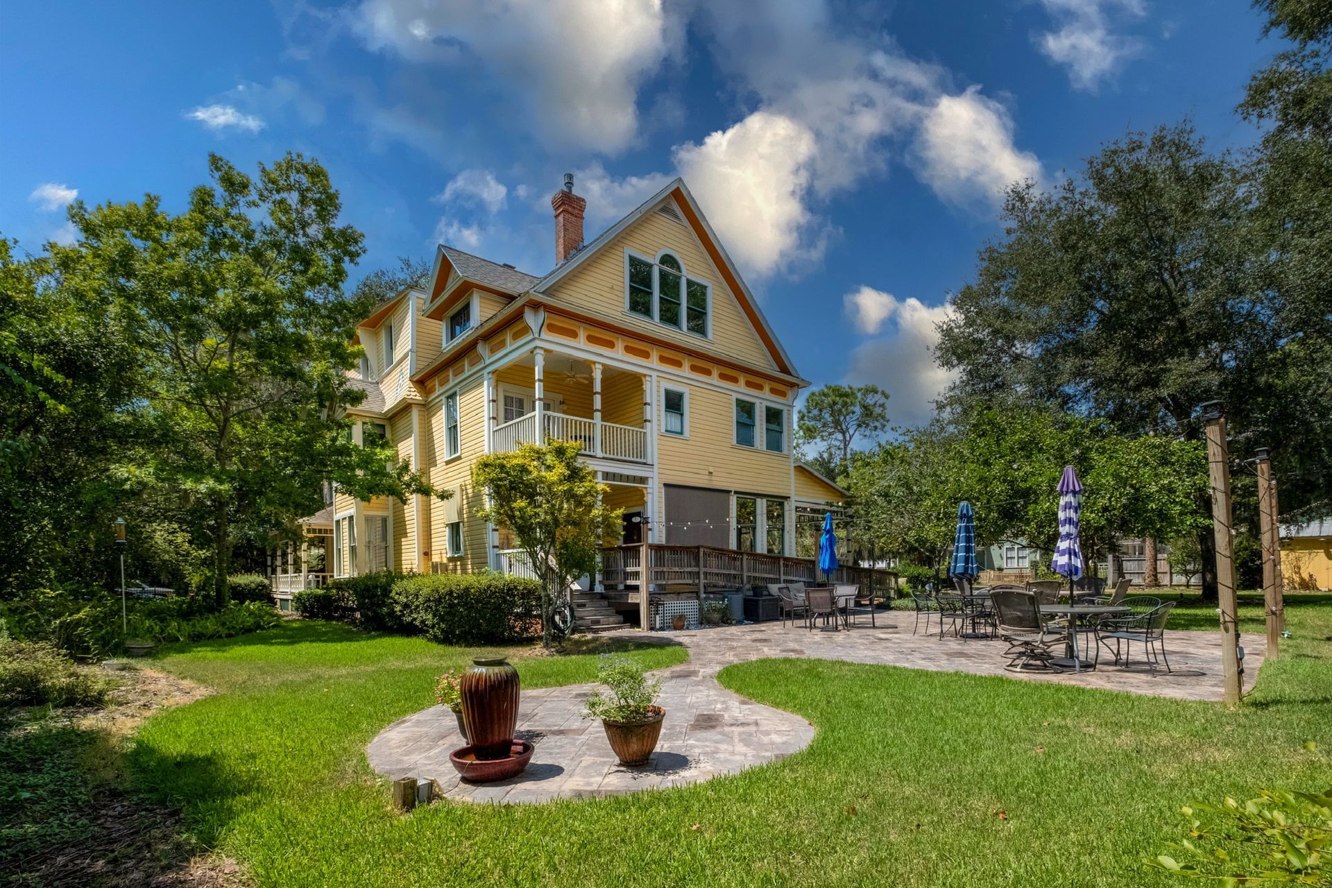 The backyard of the Laurel Oak Inn