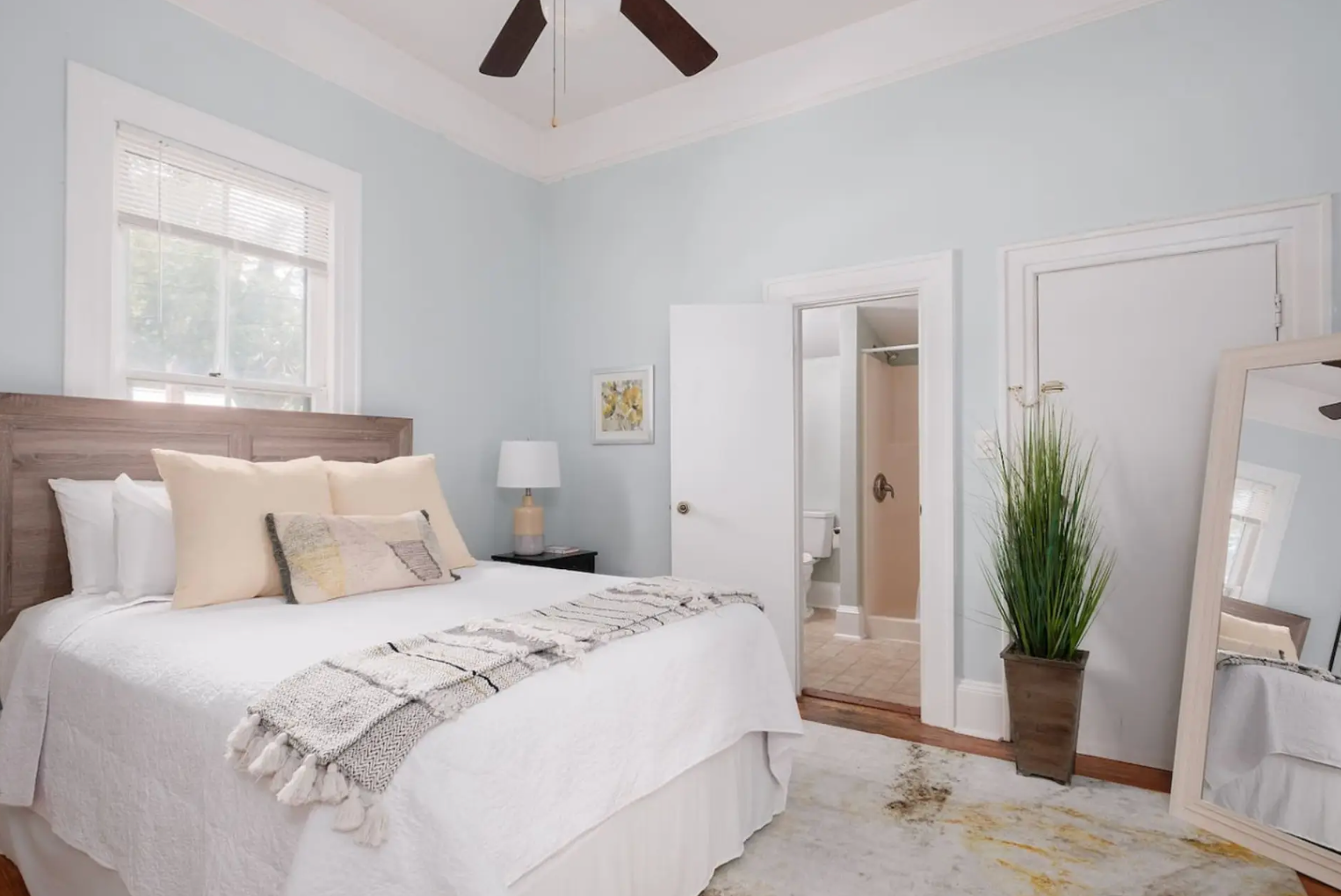 AirBNB, VRBO, Booking.com Gainesville