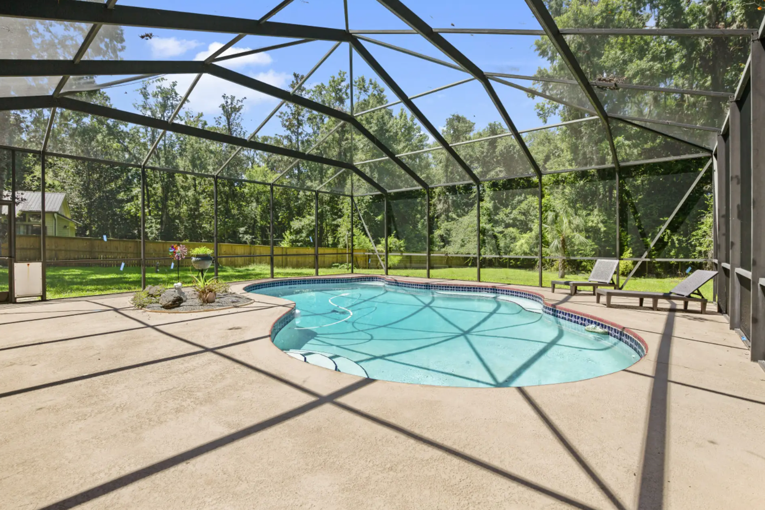 Comfortable Gainesville accommodations by StayGainesville with parking included and space for families, alumni, and contractors.