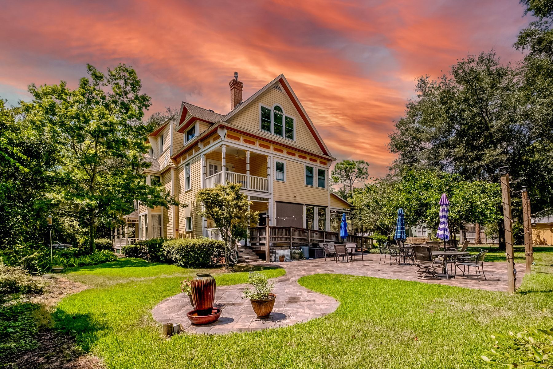Host your next event at the Laurel Oak Inn or the Camellia Rose Inn in Gainesville Florida
