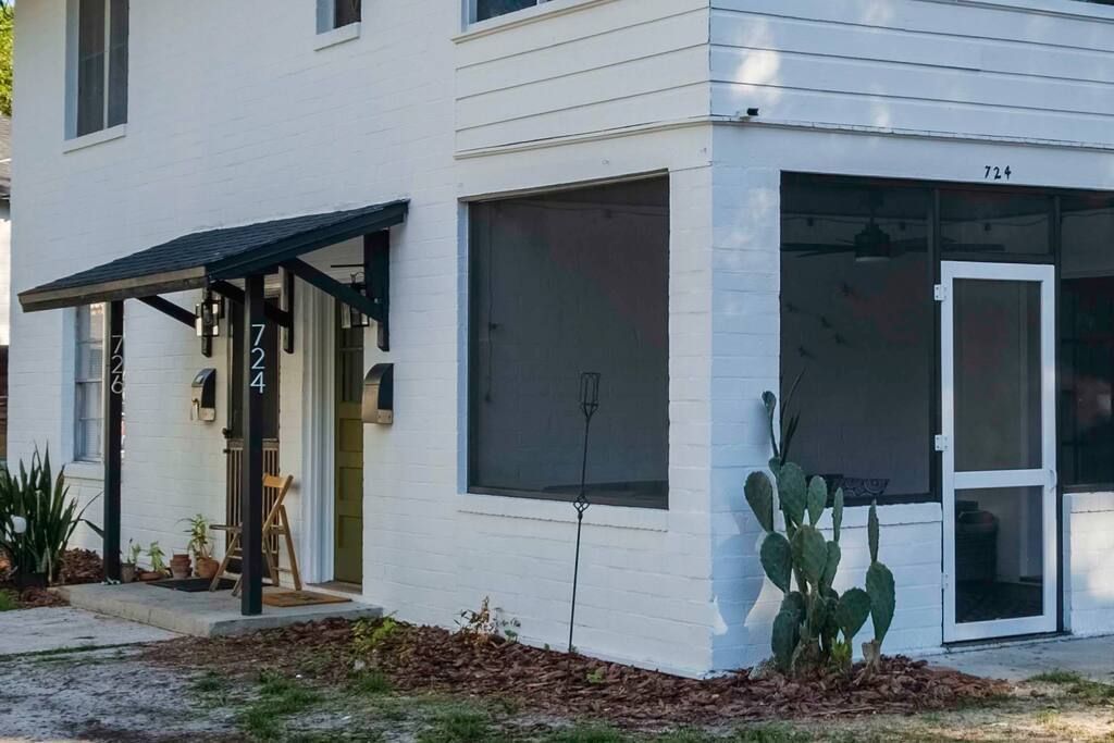Updated 2 Bedroom in Downtown Gainesville 