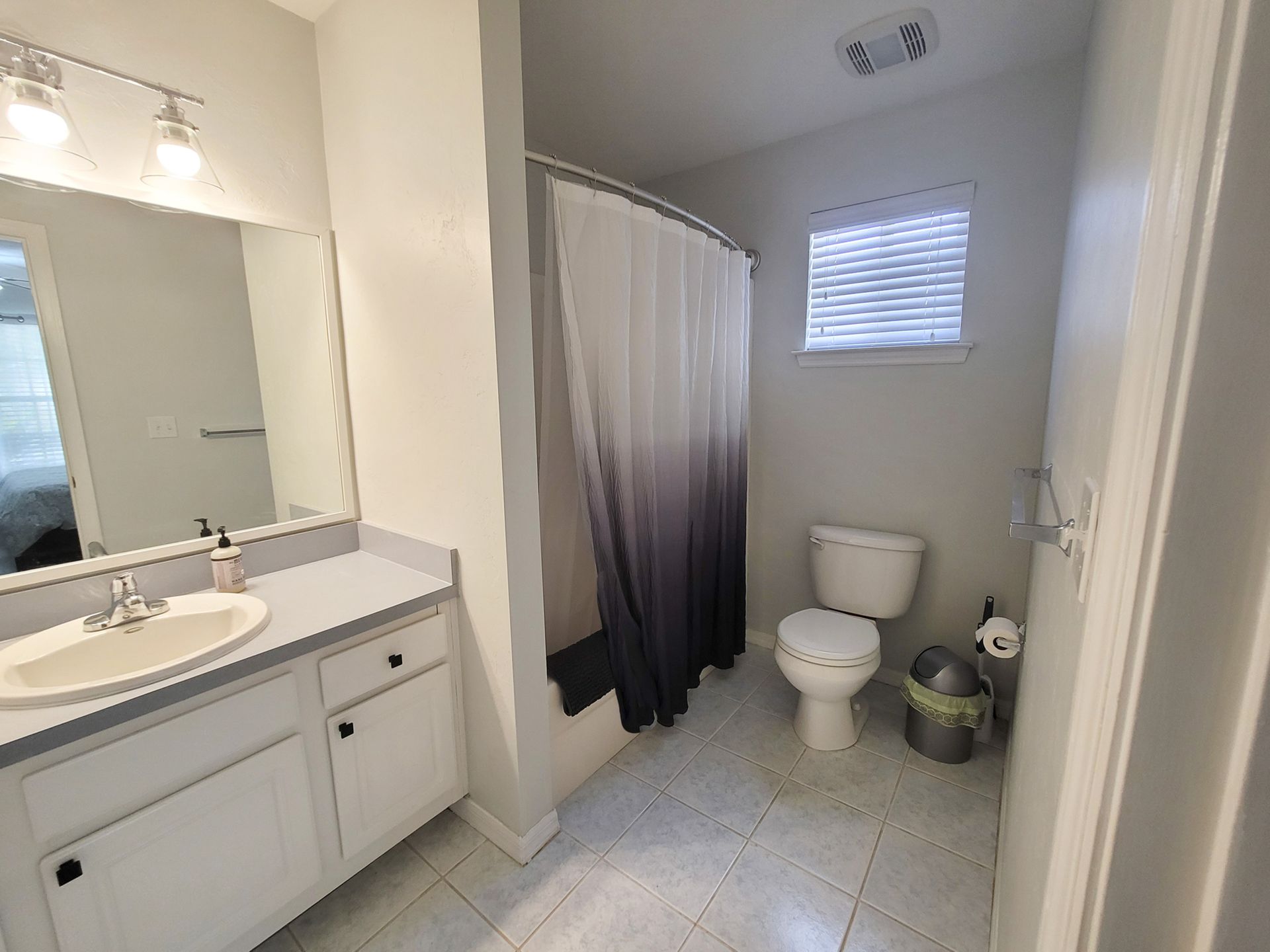 3 bed/ 2 bath home in a quiet neighborhood - Gainesville FL