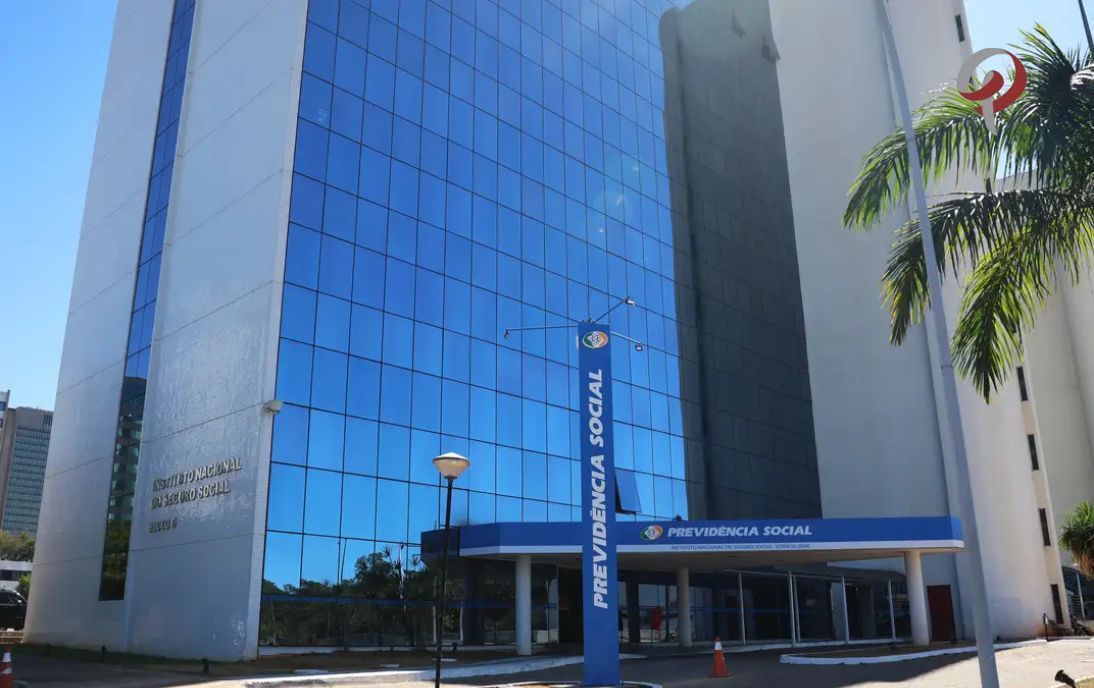 A RESPONSABILIDADE OBJETIVA DO INSS POR DESCONTOS INDEVIDOS EM BENEFÍCIOS A RESPONSABILIDADE OBJETIVA DO INSS POR DESCONTOS INDEVIDOS EM BENEFÍCIOS