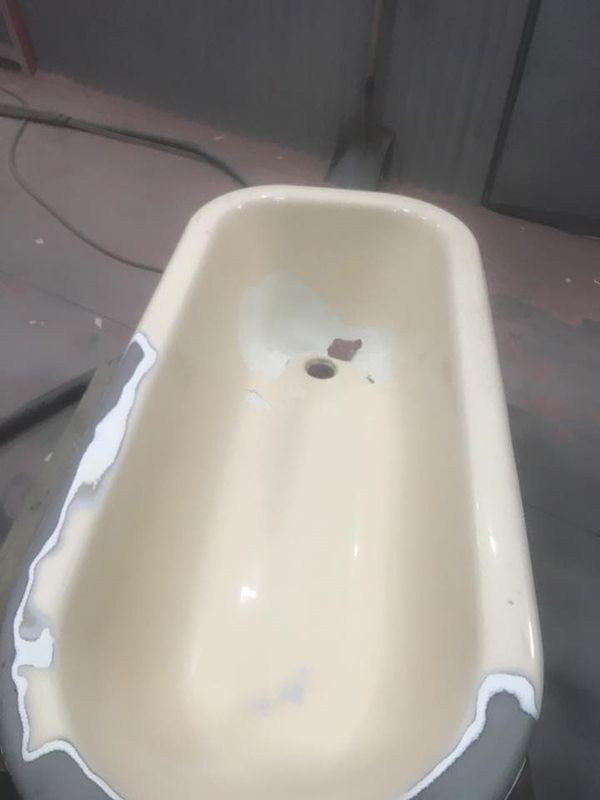 Before Bathtub Restoration — ASSB Armidale Sand And Soda Blasting In Tamworth, NSW