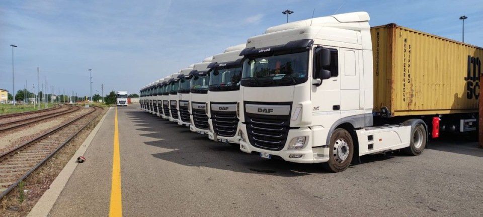 veicoli industriali DAF bianchi