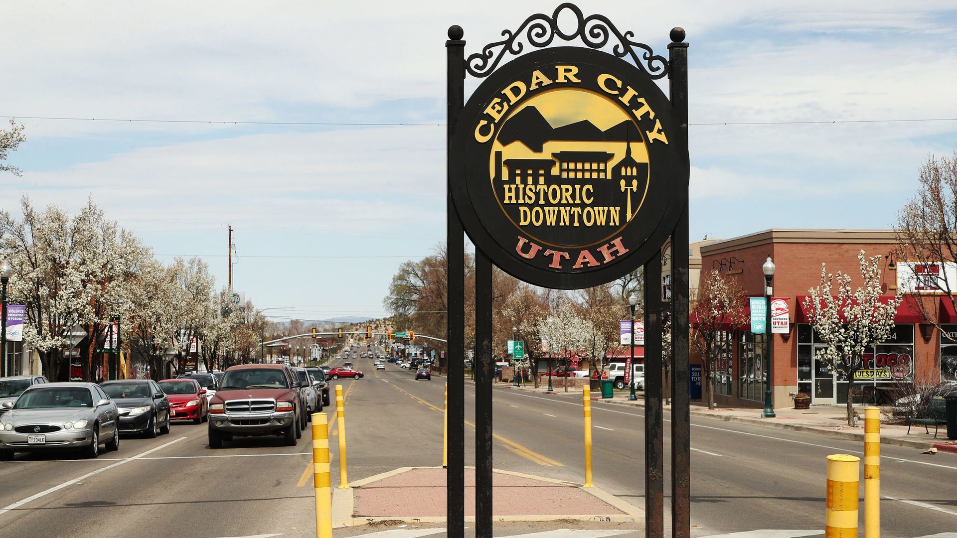 A sign that says cedar city utah on it