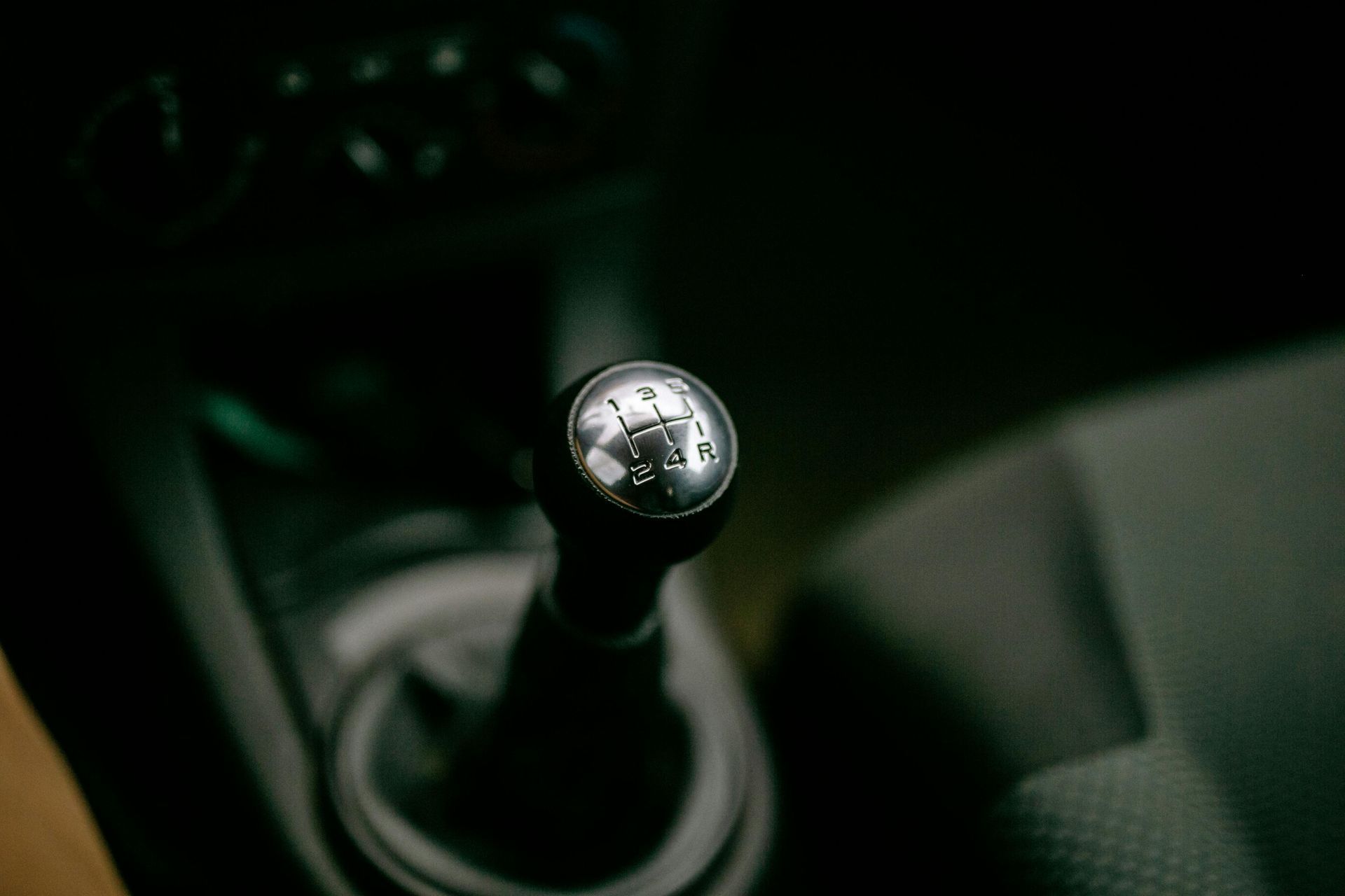 Gear shift in a car with a six-speed pattern.
