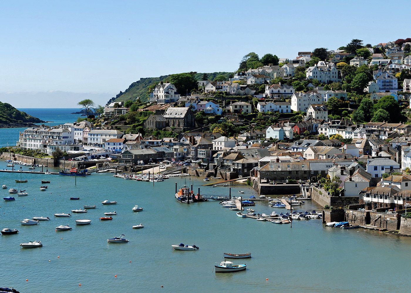 A small town sits on the shore of a large body of water