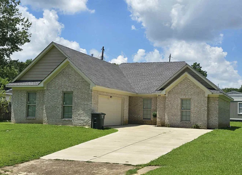 home located at 384 McFarland Dr, Memphis, TN 38109.