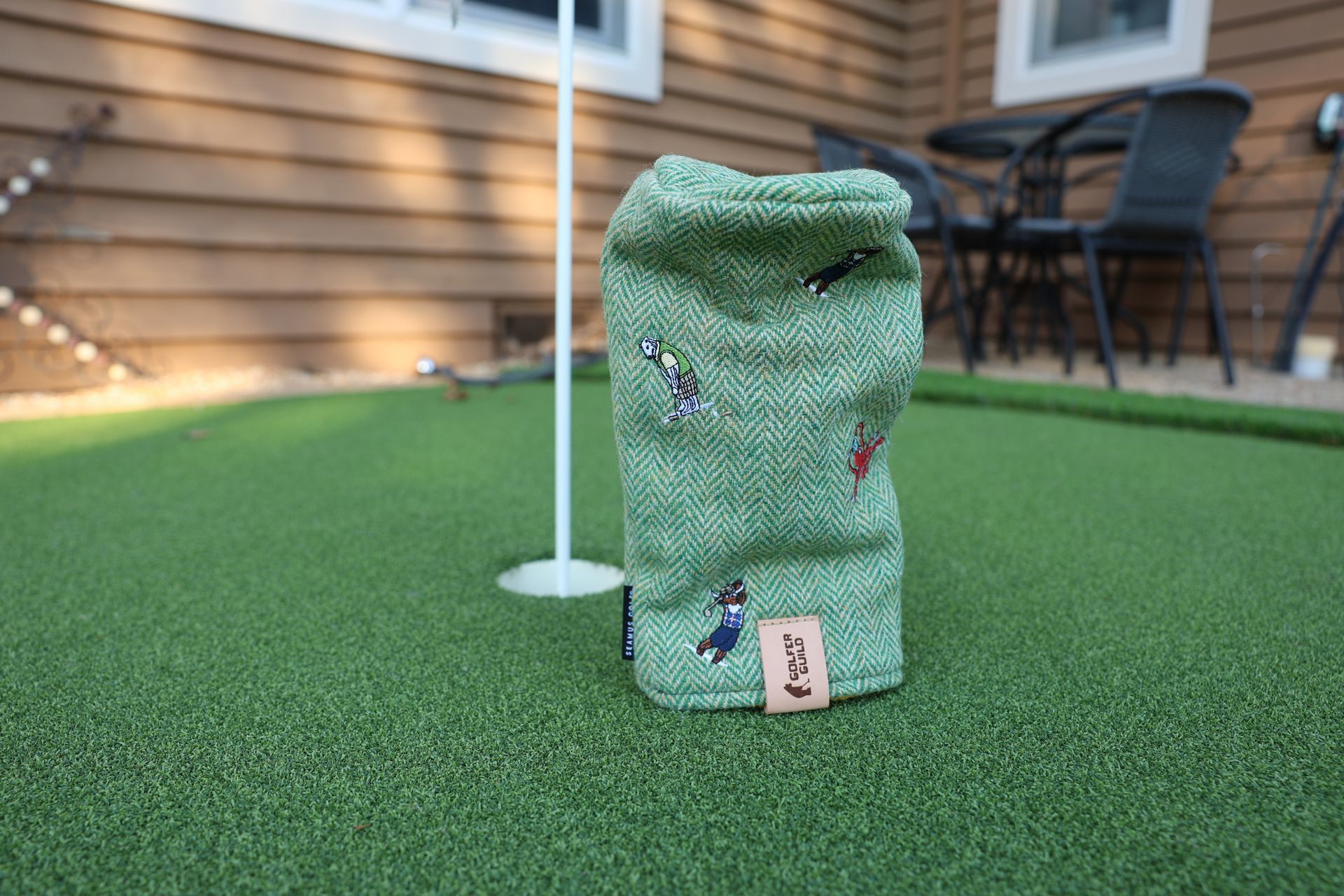 Golfer Guild Fescue Harris Tweed headcover hand-woven in Scotland with golfing animal pattern. Art by Jonas Claesson.