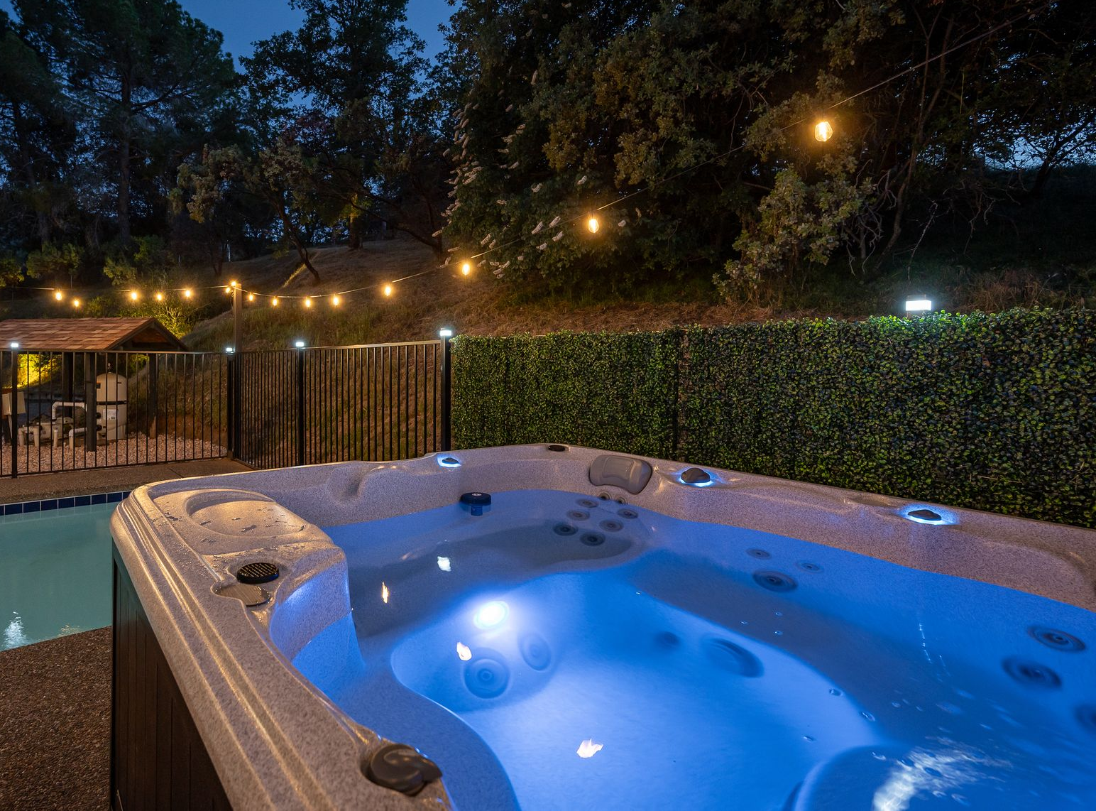 Sierra Skyline private heated pool and hot tub near Sequoia National Park