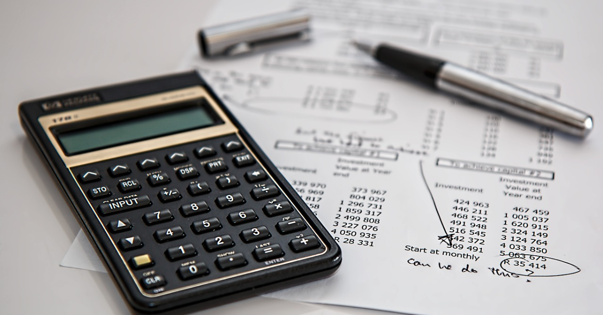 calculator with financial budget