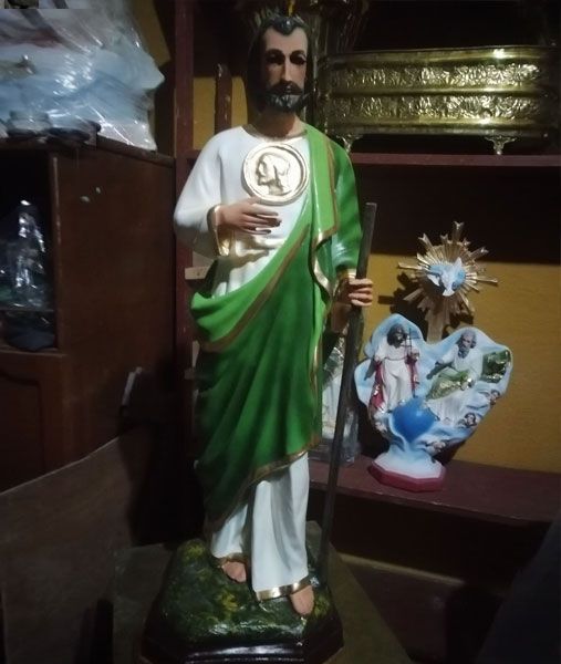 San Judas Tadeo en fibra de vidrio decorado de 110 cms