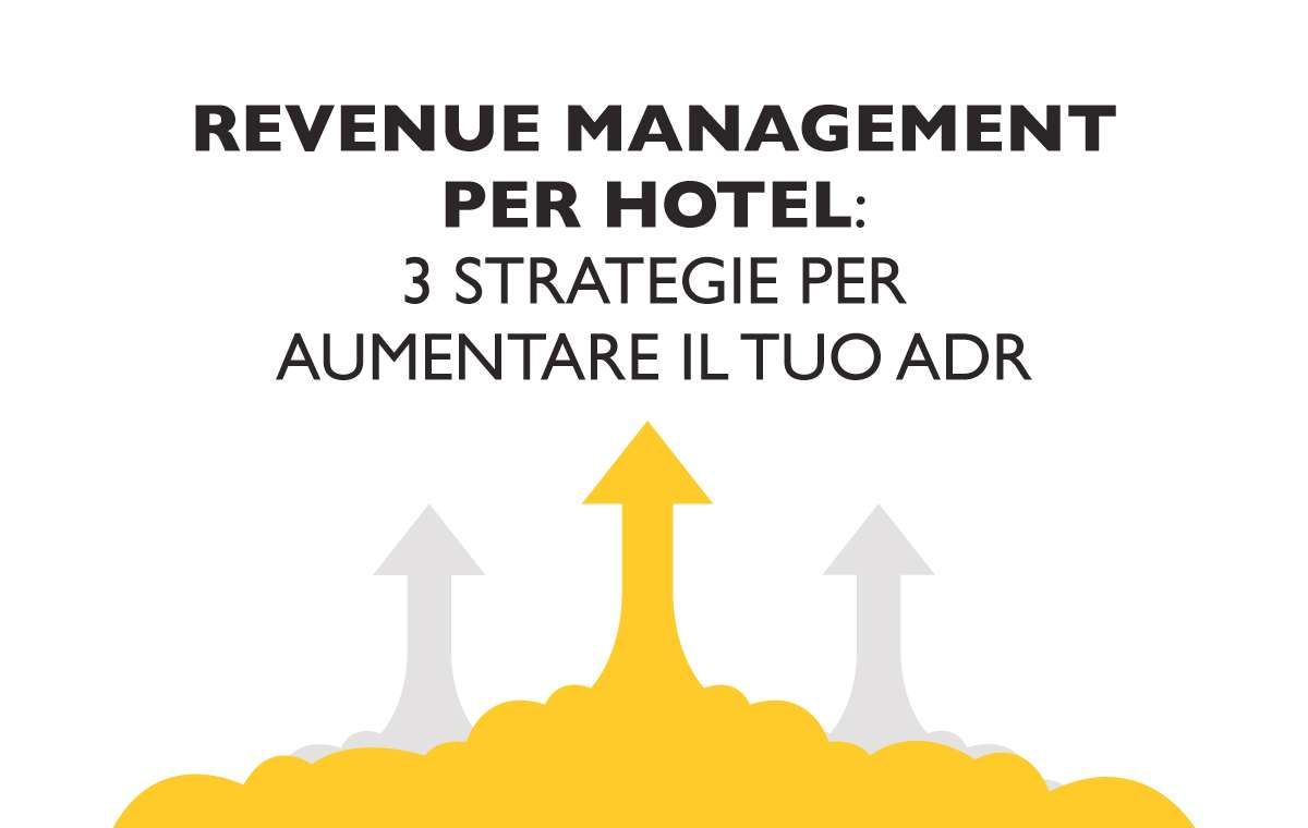 Testo sulle strategie di revenue management per gli hotel, con tre frecce rivolte verso l'alto, una dorata.